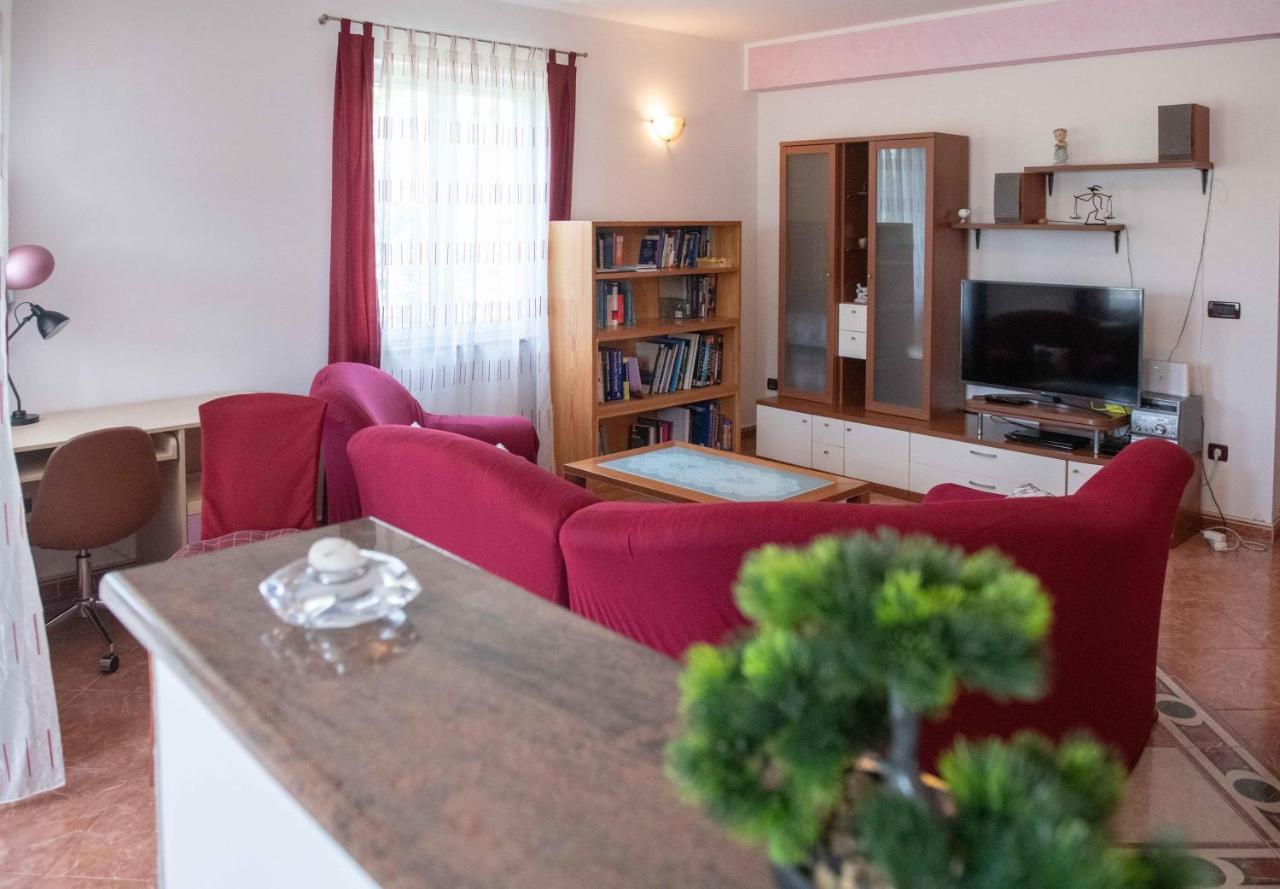 Apartment Kata Ровин Екстериор снимка