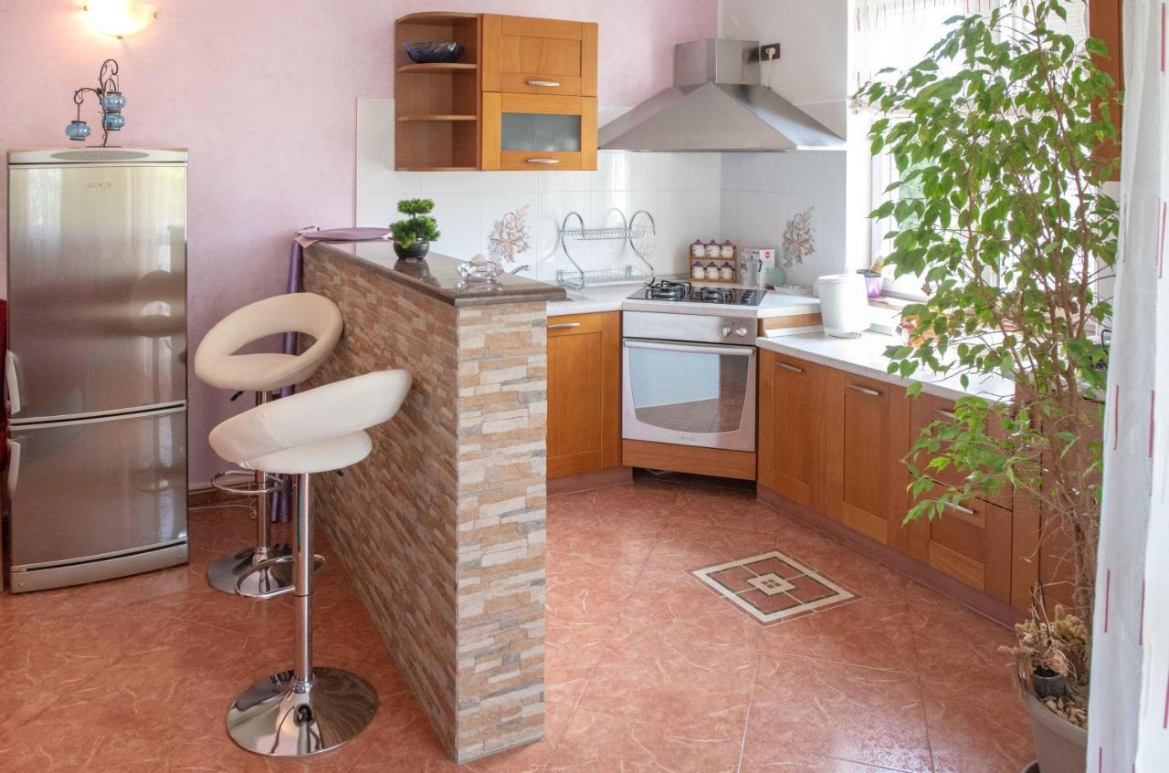 Apartment Kata Ровин Екстериор снимка