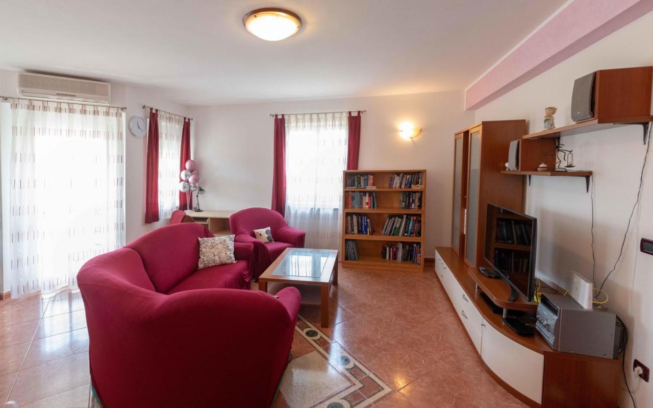 Apartment Kata Ровин Екстериор снимка