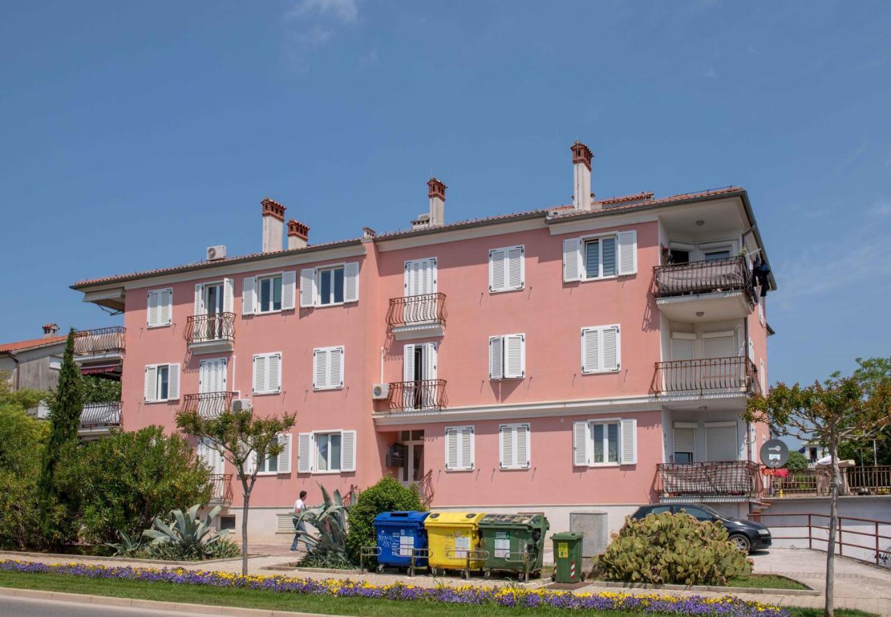 Apartment Kata Ровин Екстериор снимка
