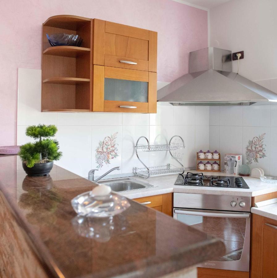 Apartment Kata Ровин Екстериор снимка