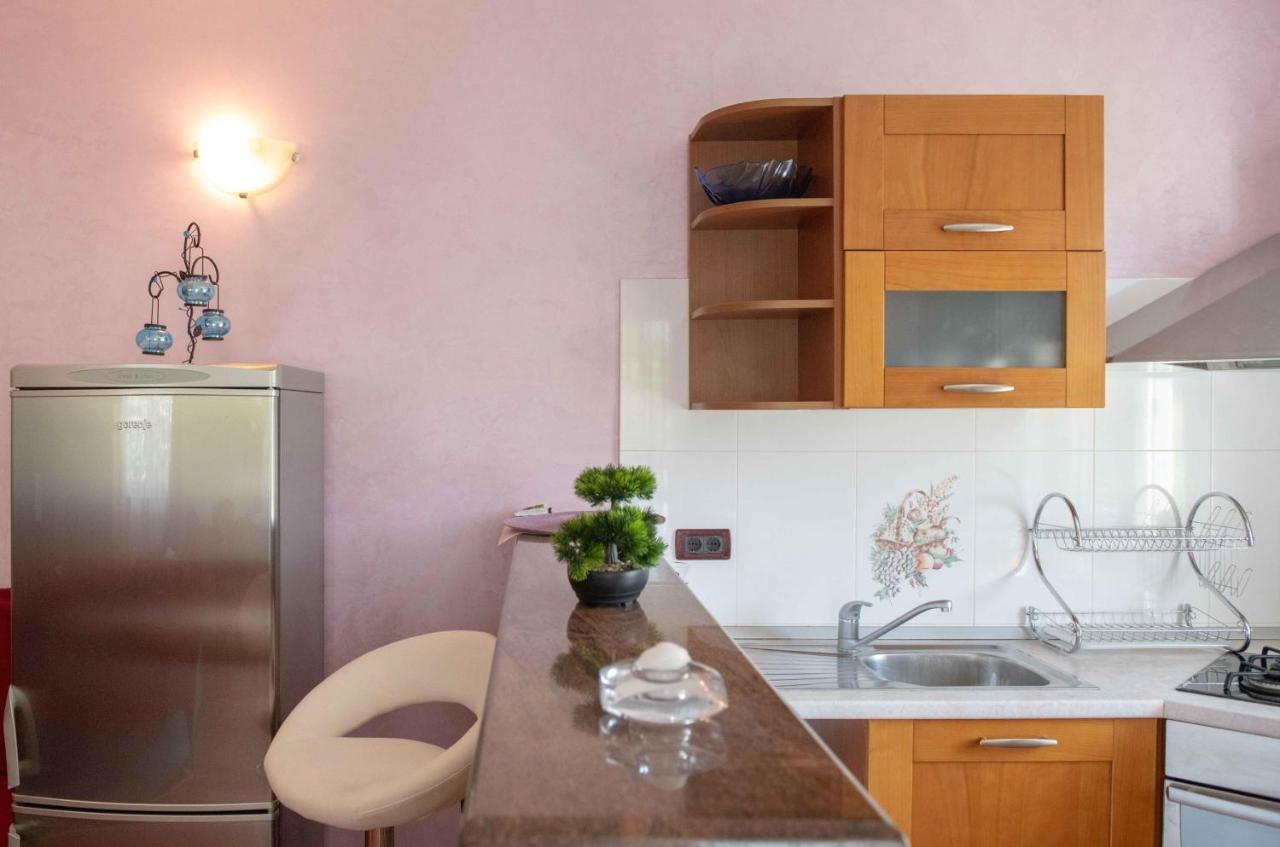 Apartment Kata Ровин Екстериор снимка